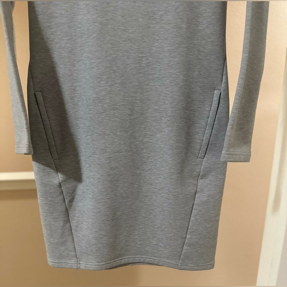 Women’s ATHLETA Gray Dress Athletic Tunic Zippered Pockets Size XS. - Picture 4 of 7